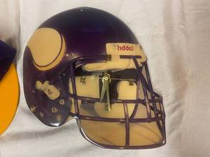 lot 50 image: Vintage Viking Helmet Shaped Clock and Viking baseball Hat (Size 7.5)