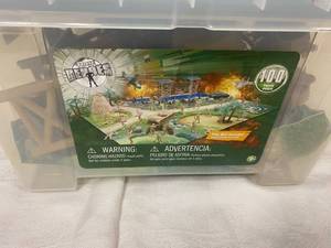 lot 71 image: True Heros Ultimate Military Playset, 100 pieces