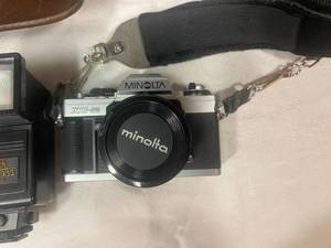 lot 77 image: Minolta XG-M Camera and Sunpak Autozoom 933 Thyristor