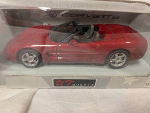 lot 82 image: Pewter Corvette Model Car, C5 CPE 118th By UT UT0597 Code 105307