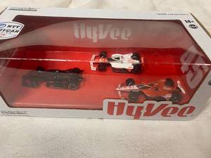 lot 104 image: Pack of 3 Green Light Die-Cast Vehicles - Indycar Series HyVee 164
