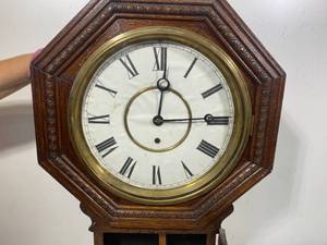 lot 4 image: Vintage Wm. L. Gilbert Wall Clock