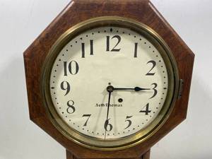 lot 6 image: Vintage Seth Thomas Wall Clock