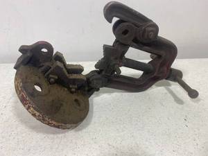 lot 120 image: Vintage Pipe Vise