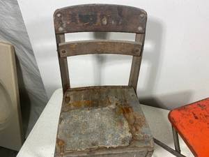 lot 123 image: Vintage Metal Childs Chair and Metal Stool