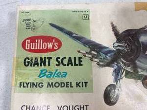 lot 133 image: Vought F4U-4 Corsair Model Airplane Kit