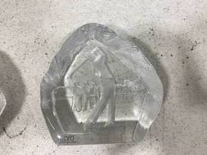 lot 138 image: Pair of Etched Glass Golfer bookends