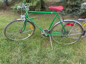 lot 130 image: Pair of Schwinn Varsity Bikes