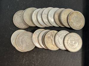 ROLL OF 20 US SILVER MORGAN AND PEACE DOLLARS ALL MIXED DATES