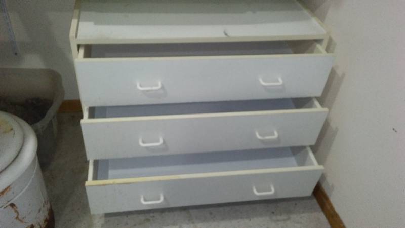 lot 494 image: Cabinet 3 Drawer Base and  Folding Chairs (2)