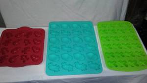lot 211 image: Silicone Molds.(3)
