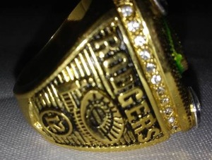 lot 221 image: Green Bay Packers Super Bowl Ring.