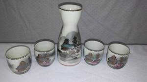 lot 251 image: Japanese Sake Drink Set.