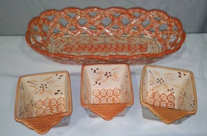 lot 253 image: Temptations Presentable Ovenware.