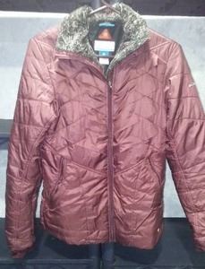 lot 260 image: Columbia Coat.