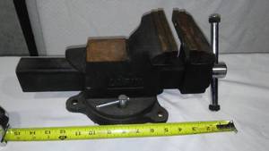 lot 282 image: Larin Bench Vise.