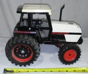 lot 293 image: Case 3294 Ertl Tractor.