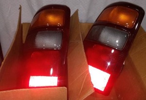 lot 305 image: Rear Taillight For GM Truck (Pair)