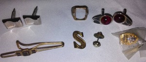 lot 325 image: Vintage Jewelry.