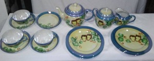 lot 339 image: Vintage Opalescent Tea Luncheon Set.