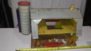 lot 373 image: Vintage Marx Barn.