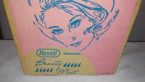 lot 393 image: Vintage Retro Rexall Facial Mister In Box.