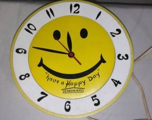 lot 410 image: Vintage Smiley Face Clock.