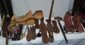 lot 423 image: Cobbler And Shoeshine Lot.