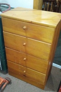 lot 447 image: Pine 4 Drawer Dresser.