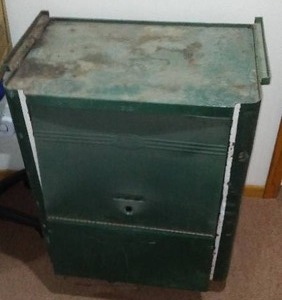 lot 452 image: Vintage Craftsman Rolling Chest With Contents.