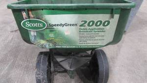 lot 5 image: Scotts Spreader