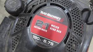 lot 19 image: Yard Machine Push Bagger Lawn Mower