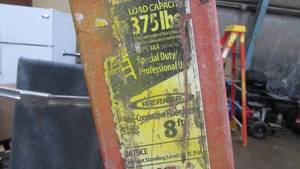 lot 32 image: Werner 8 Fiberglass Step Ladder