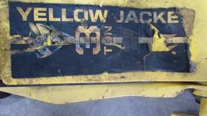 lot 79 image: Yellow Jacket 3 Ton Floor Jack