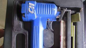 lot 107 image: Pneumatic Staple Gun