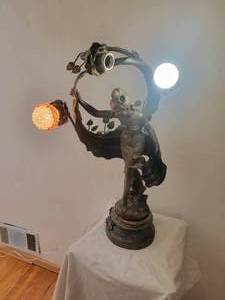 lot 6 image: Auguste Moreau Bronze Nouveau Spelter Lamp