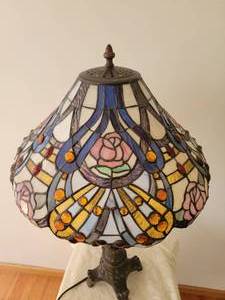 lot 4 image: Pink Rose Tiffany Table Lamp