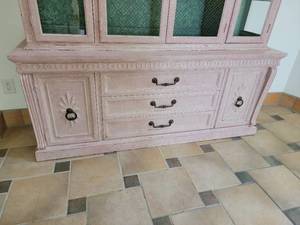 lot 60 image: French Provincial China Hutch