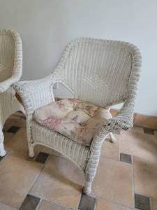 lot 104 image: Charming Wicker Conversation Chairs
