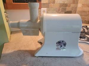 lot 110 image: Retro Campion Juicer