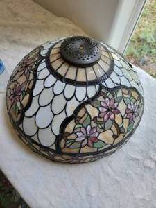lot 20A8 image: Vintage Leaded Stain Glass Tiffany Shade Pink Daisies