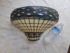 lot 20A9 image: Vintage Stain Glass Tiffany Shade Sconce Shade