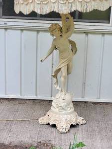 lot 73B1 image: French Art Nouveau Table Lamp - Cherub