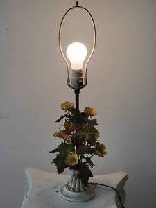 lot 87 image: Vintage Pressed Metal Floral Bouquet Table Lamp