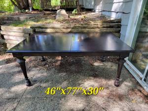 lot 83A image: Martha Stuwart Cannanball Leg Dining Table
