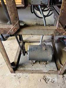 lot 1 image: Buffer  Sander