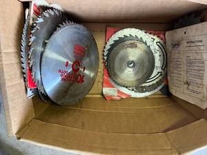 lot 14 image: Box of Saw Blades