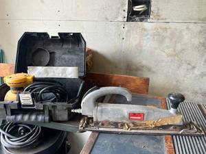 lot 29 image: Staight Line Sander & DeWalt Palm Sander