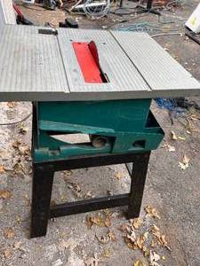 lot 43 image: Makita Table Saw