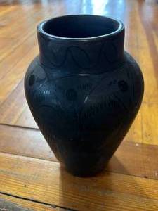 lot 82 image: Black Mexica Ware Pottery Vase